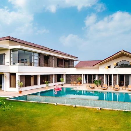 Stayvista At Solaris With Pool, Lawn & Bbq Alibag Exterior photo