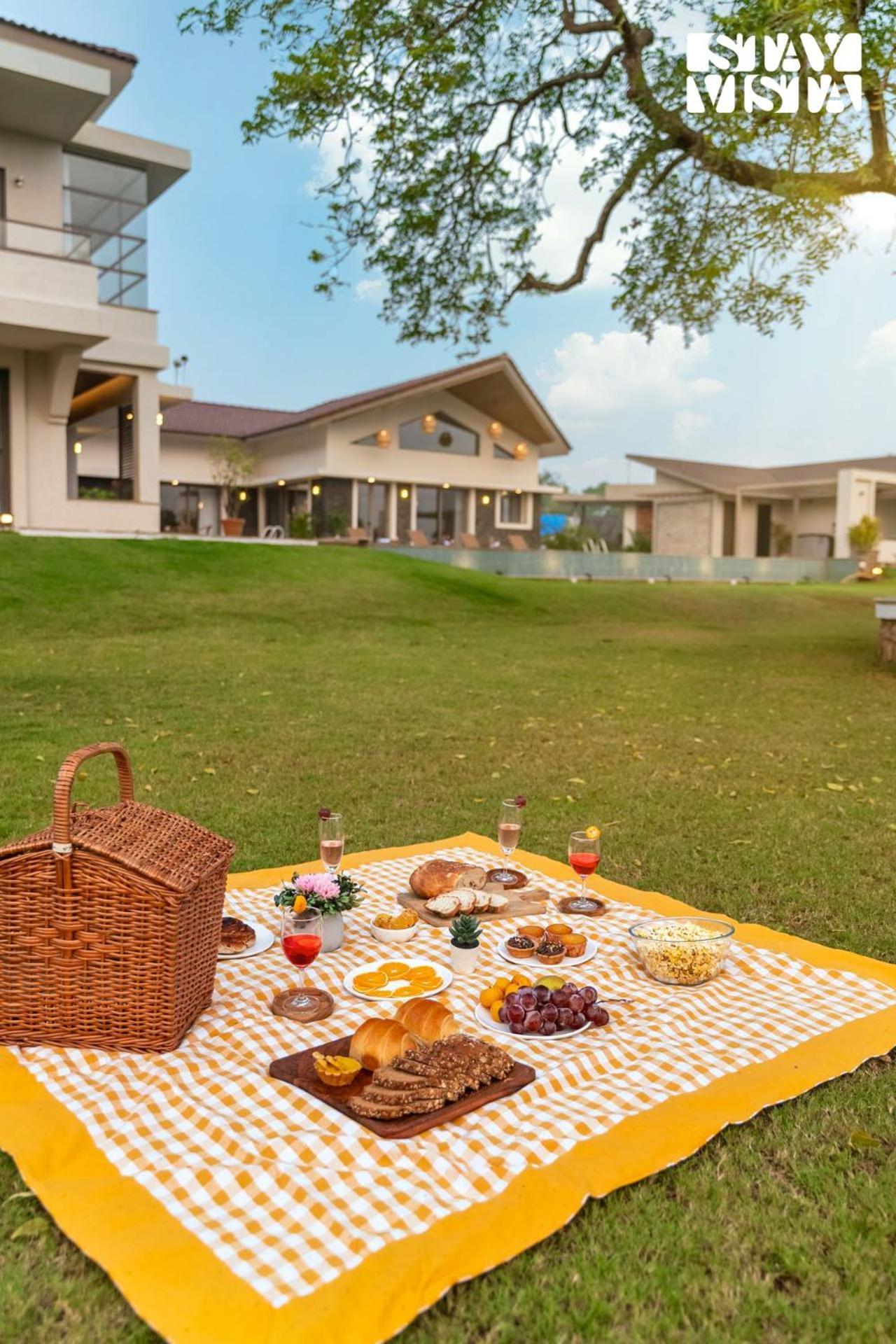 Stayvista At Solaris With Pool, Lawn & Bbq Alibag Exterior photo